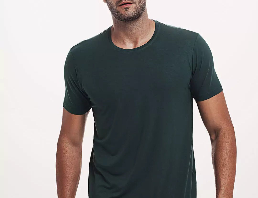 Camiseta Everyday Verde Escura Viscose EcoVero™ & Tingimento Reativo EZUTUS Roupa Masculina Básica de Qualidade