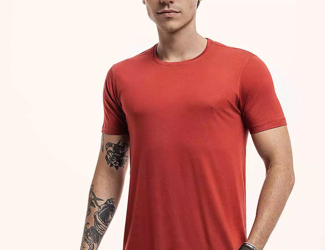 Camiseta Everyday Vermelha Viscose EcoVero™ & Tingimento Reativo EZUTUS Roupa Masculina Básica de Qualidade