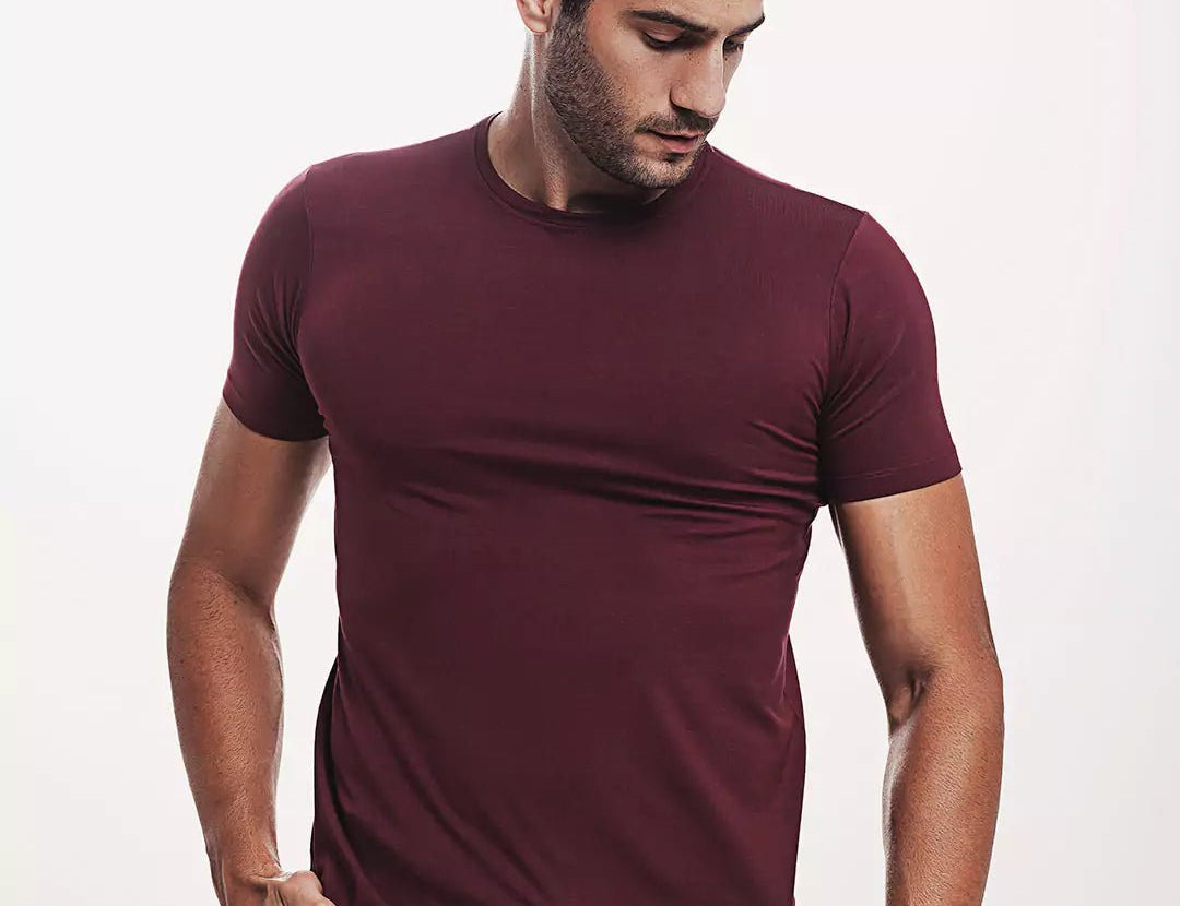 Camiseta Everyday Vinho Viscose EcoVero™ & Tingimento Reativo EZUTUS Roupa Masculina Básica de Qualidade