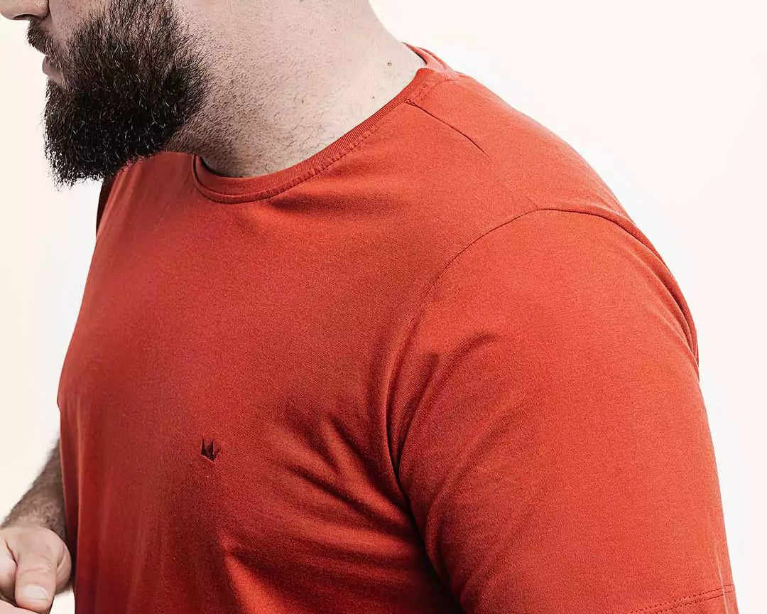 Camiseta Algodão 301 Vermelha | Plus Size Algodão BCI™ & Tingimento Reativo EZUTUS Roupa Masculina Básica de Qualidade