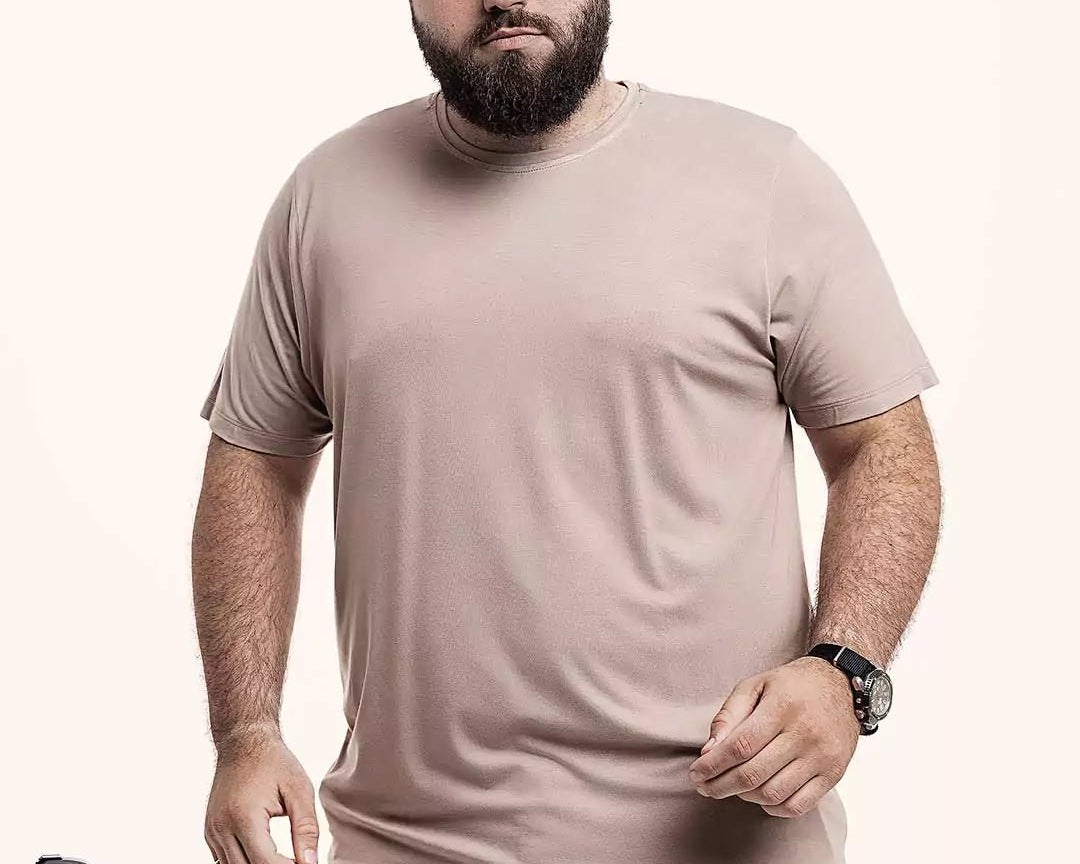 Camiseta Everyday Bege | Plus Size Viscose EcoVero™ & Tingimento Reativo EZUTUS Roupa Masculina Básica de Qualidade