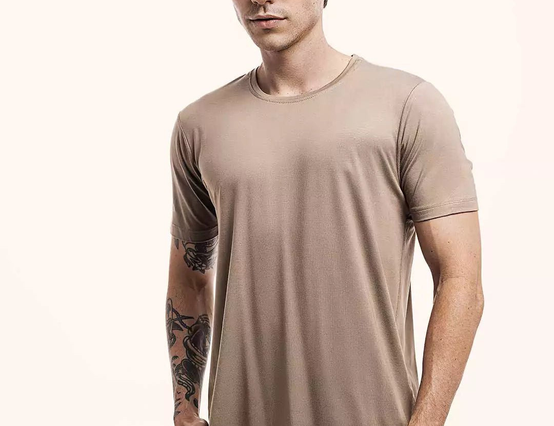 Camiseta Everyday Caqui Viscose EcoVero™ & Tingimento Reativo EZUTUS Roupa Masculina Básica de Qualidade