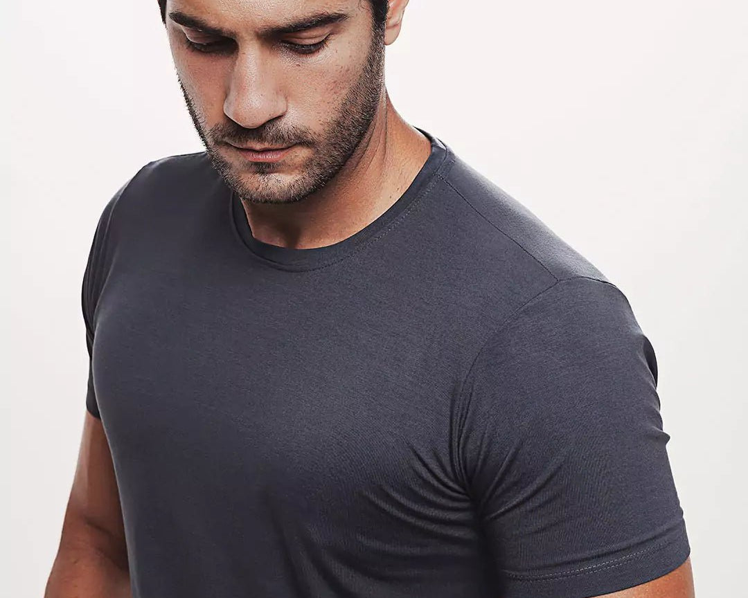 Camiseta Everyday Cinza Viscose EcoVero™ & Tingimento Reativo EZUTUS Roupa Masculina Básica de Qualidade