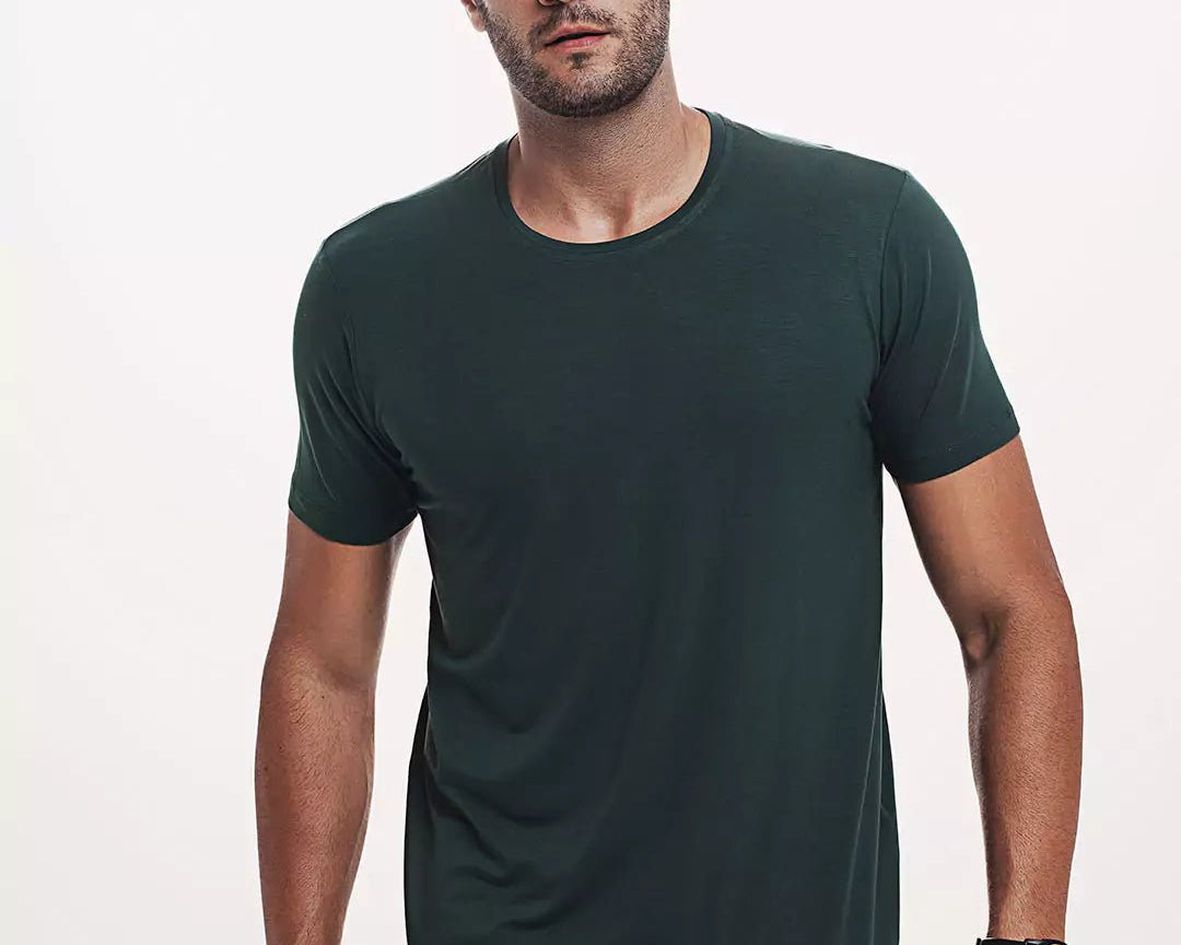 Camiseta Everyday Verde Escura Viscose EcoVero™ & Tingimento Reativo EZUTUS Roupa Masculina Básica de Qualidade