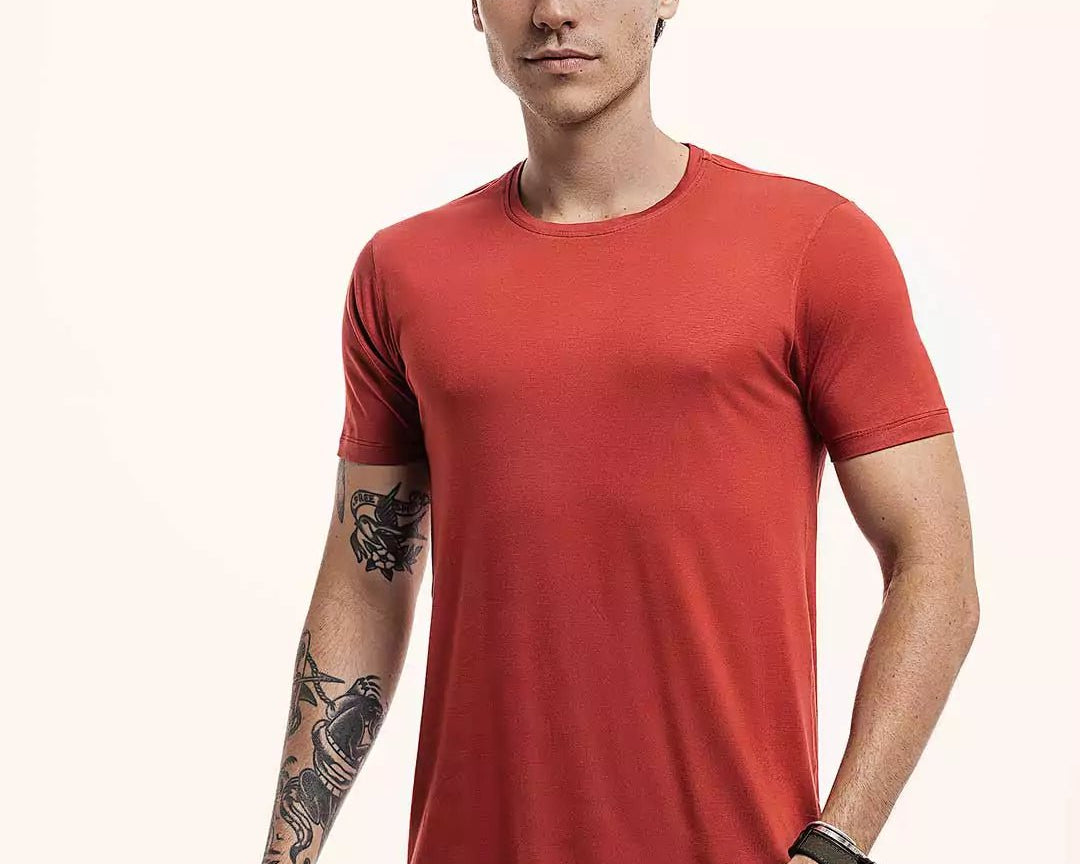 Camiseta Everyday Vermelha Viscose EcoVero™ & Tingimento Reativo EZUTUS Roupa Masculina Básica de Qualidade