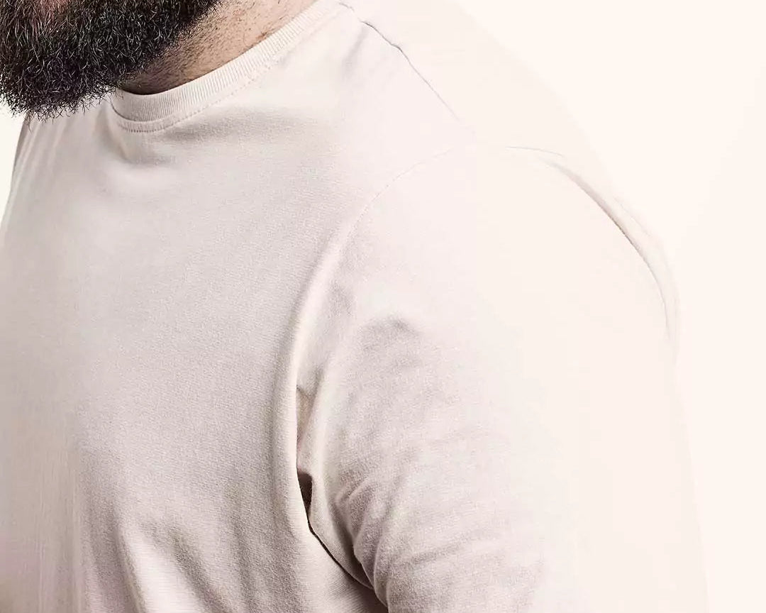 Camiseta Mescla 401 Off White | Plus Size Algodão BCI™ & Tingimento Reativo EZUTUS Roupa Masculina Básica de Qualidade