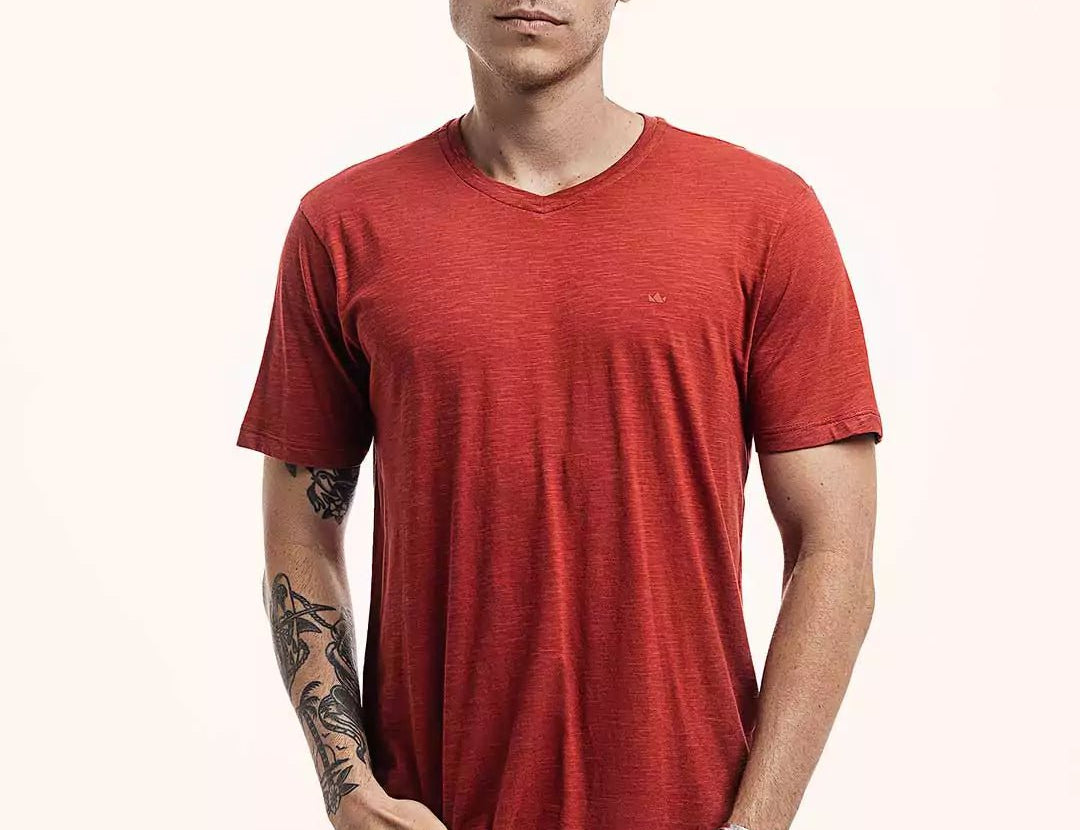 Camiseta Ultraleve Vermelha Viscose EcoVero™ & Algodão Flame EZUTUS Roupa Masculina Básica de Qualidade
